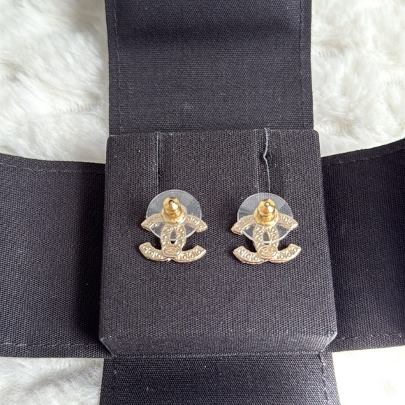 Chanel CC Studs with Faux Pearls-Authentic-EUC - Picture 2 of 7